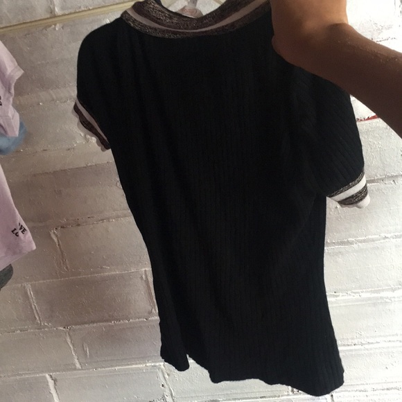 Black short sleeve shirt - Picture 2 of 3